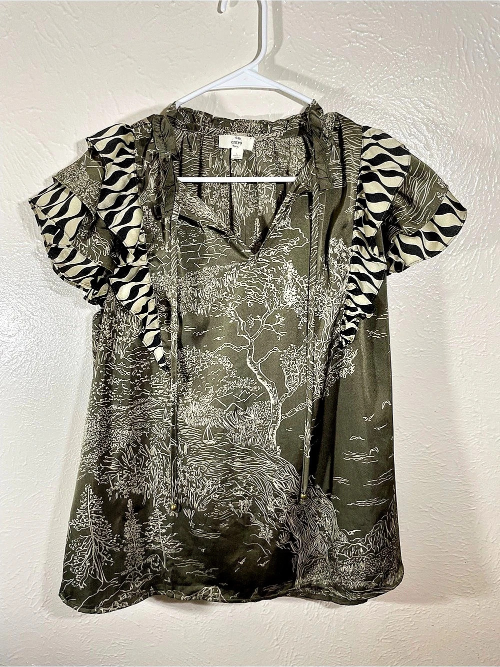 entro Women's Printed Ruffle Sleeve Blouse